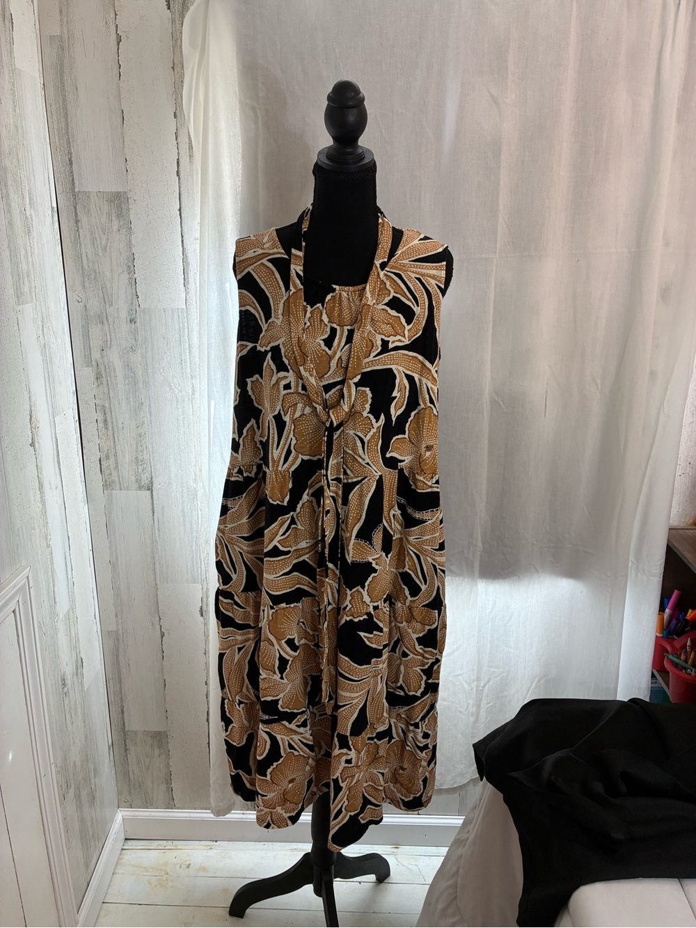 Sleeveless Floral Maxi Dress in Black and Tan D&Co Womens Sz L petite